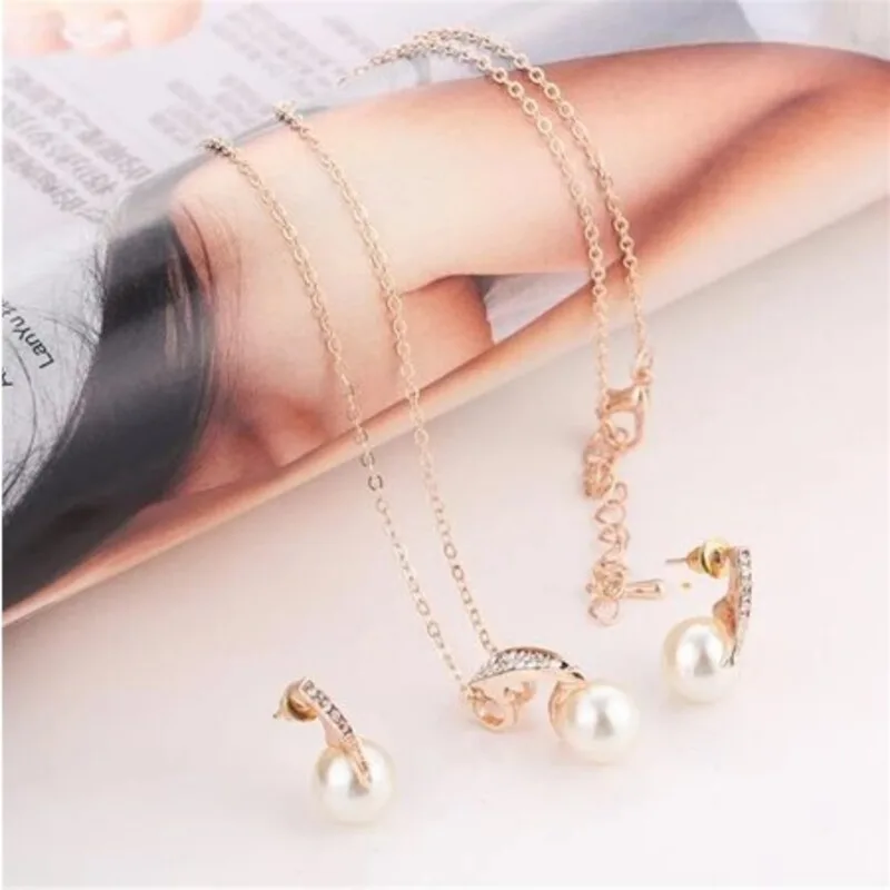 Elegant Crystal Pearl Set