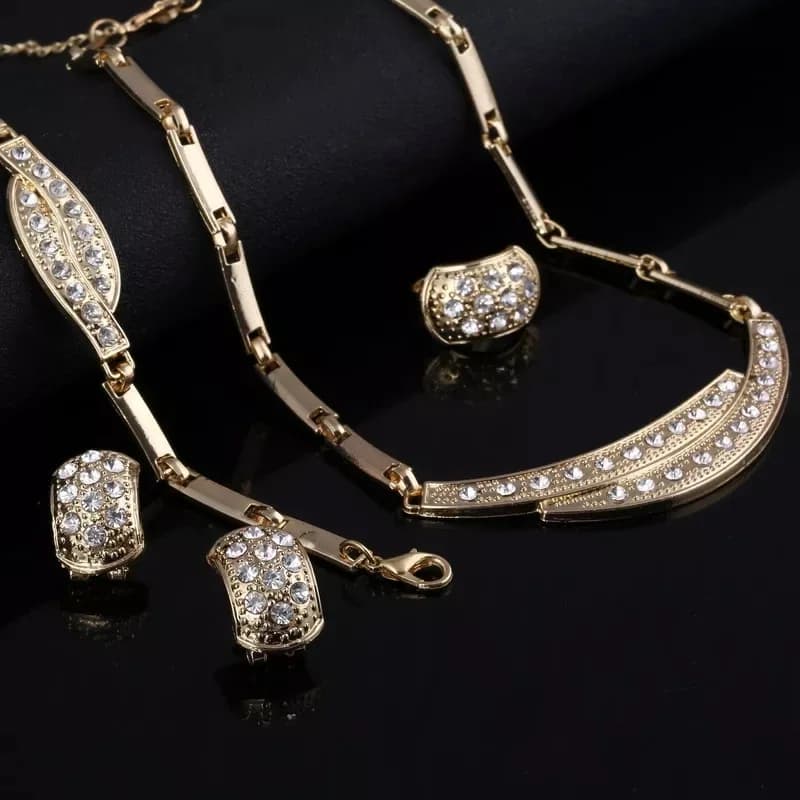 Delicate Elegant Rhinestones Set