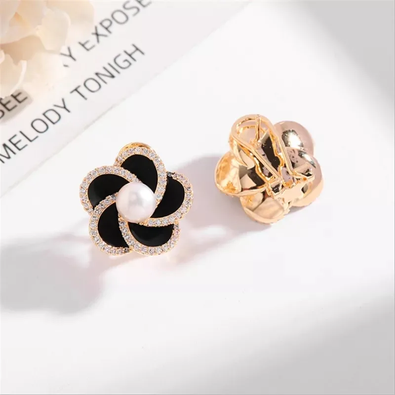 Elegant Flower Pearl Earrings