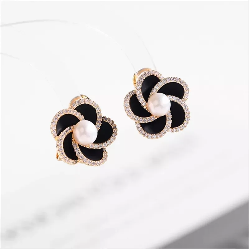 Elegant Flower Pearl Earrings