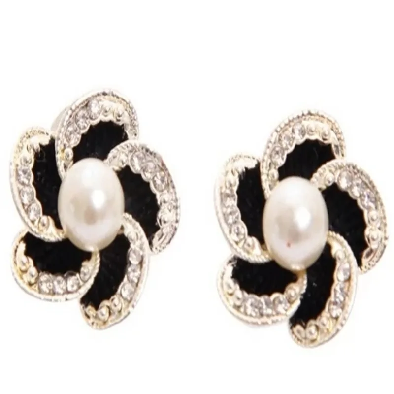 Elegant Flower Pearl Earrings