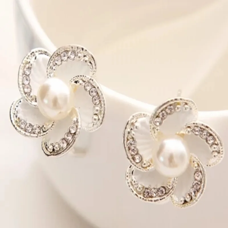 Elegant Flower Pearl Earrings