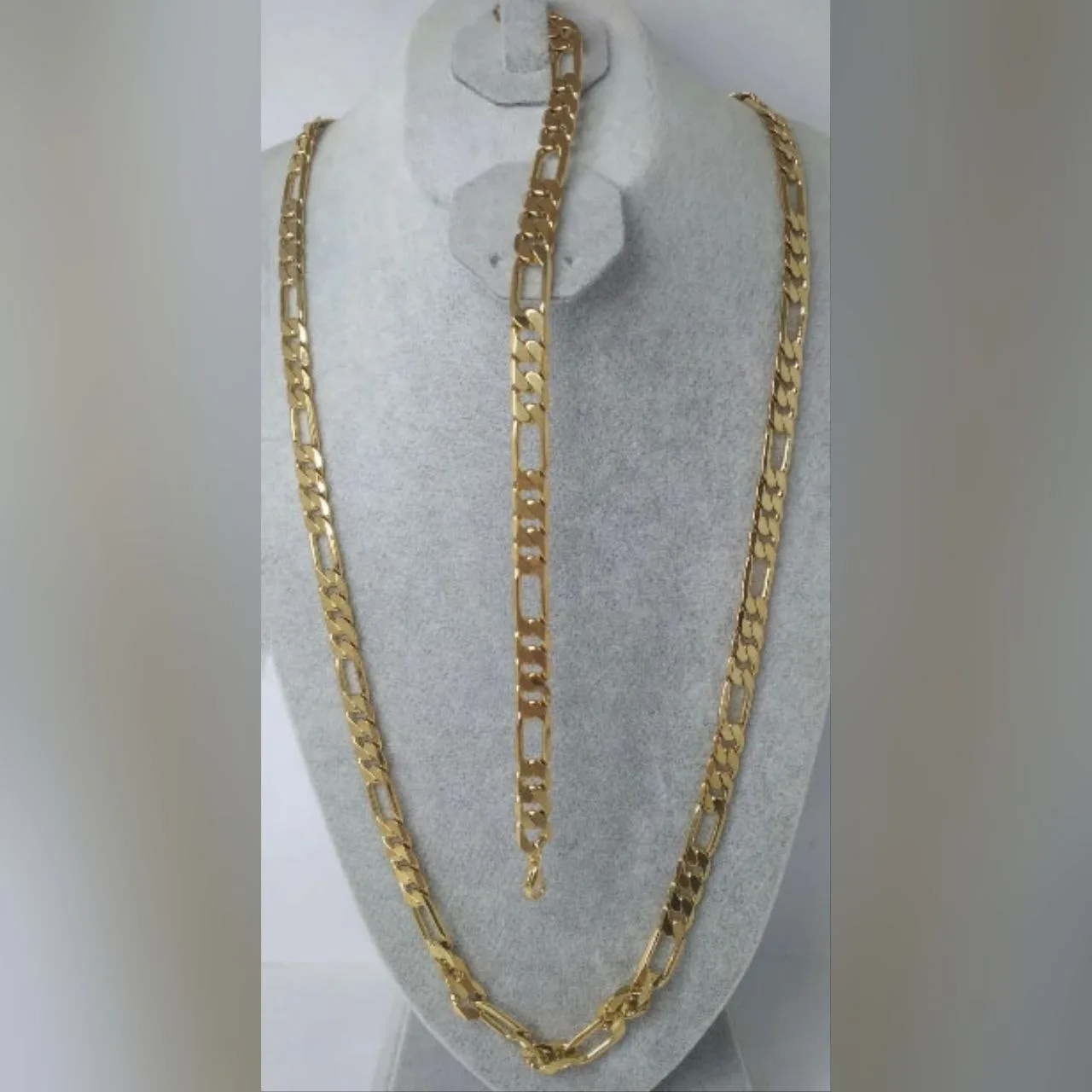 Classic Gold Figaro Chain Set