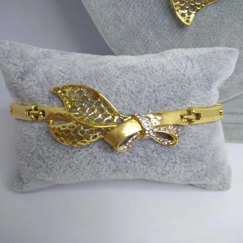 The Leaf and Bow Set