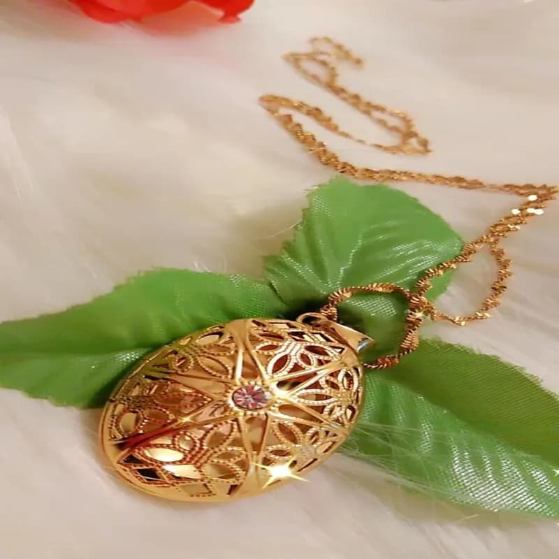 Vintage Pic Frame Necklace