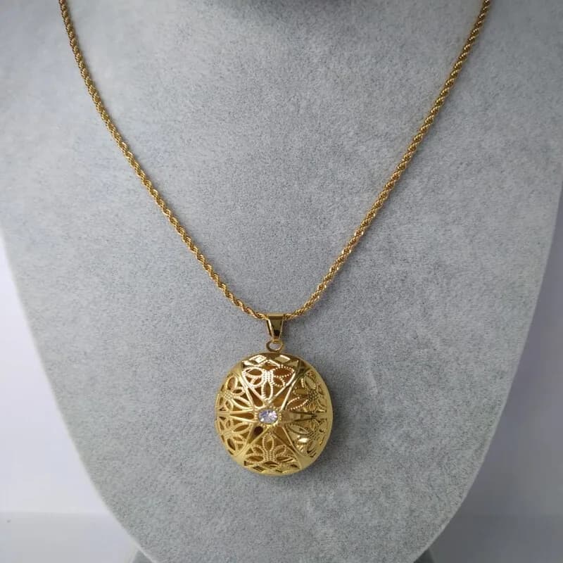 Vintage Pic Frame Necklace