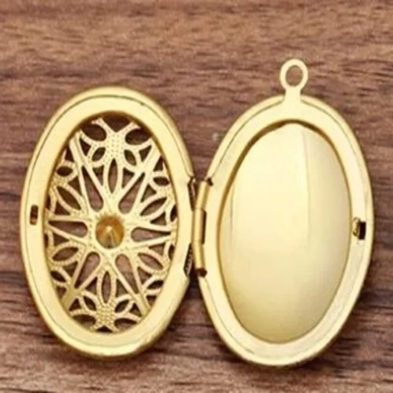 Vintage Pic Frame Necklace