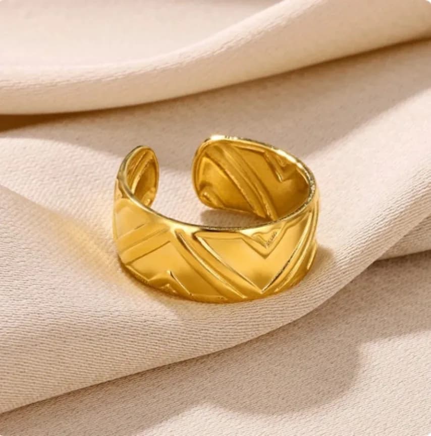 Engraved Triangle Ring