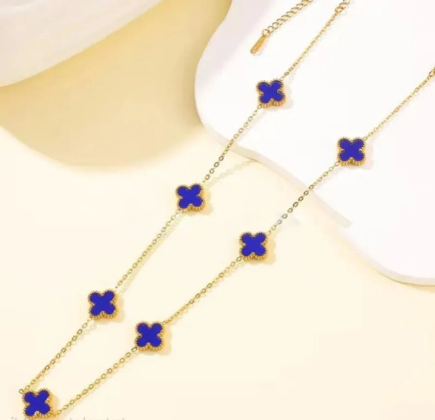 Dainty Gold Clover Pendant Necklace