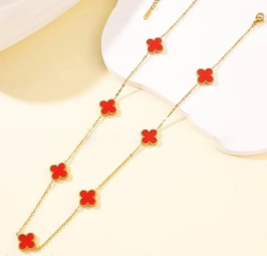 Dainty Gold Clover Pendant Necklace