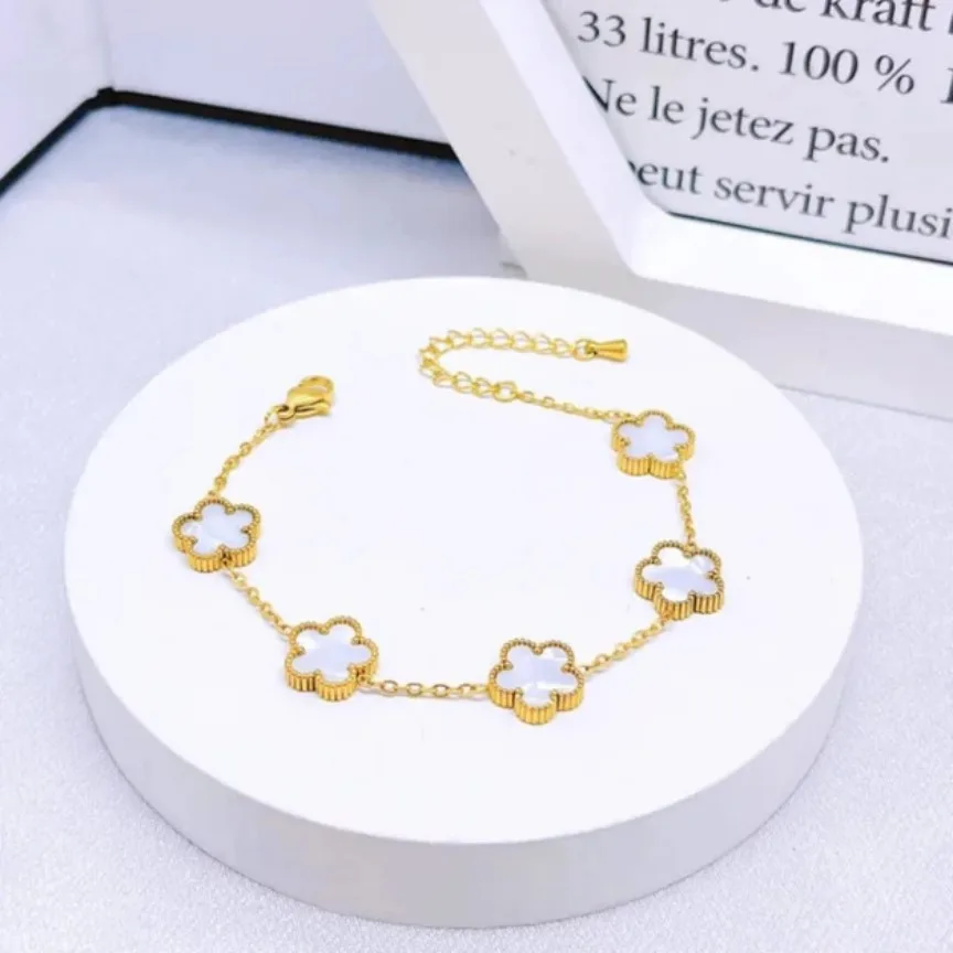 Five-Leaf Clover Gold Bracelet