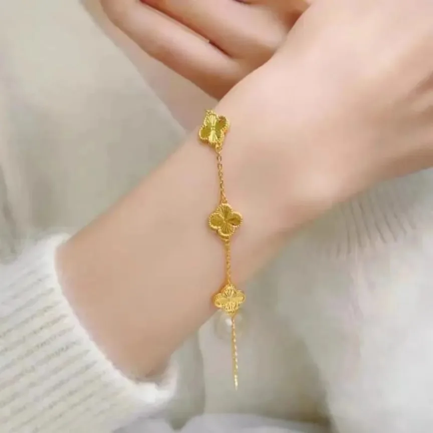 Luxury Vintage Alhambra Style Bracelet in Gold Tone